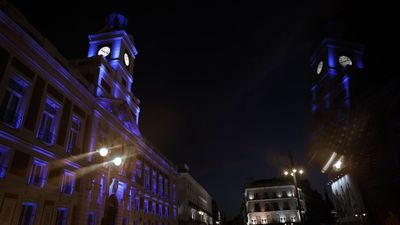 Ossorio dice que la Real Casa de Correos y el resto de monumentos de Madrid permanecerán encendidos porque no están afectados por el real decreto
