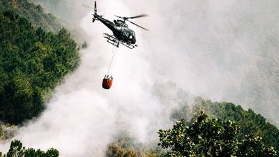 El fuego en Ávila sigue estabilizado y a la espera del viento