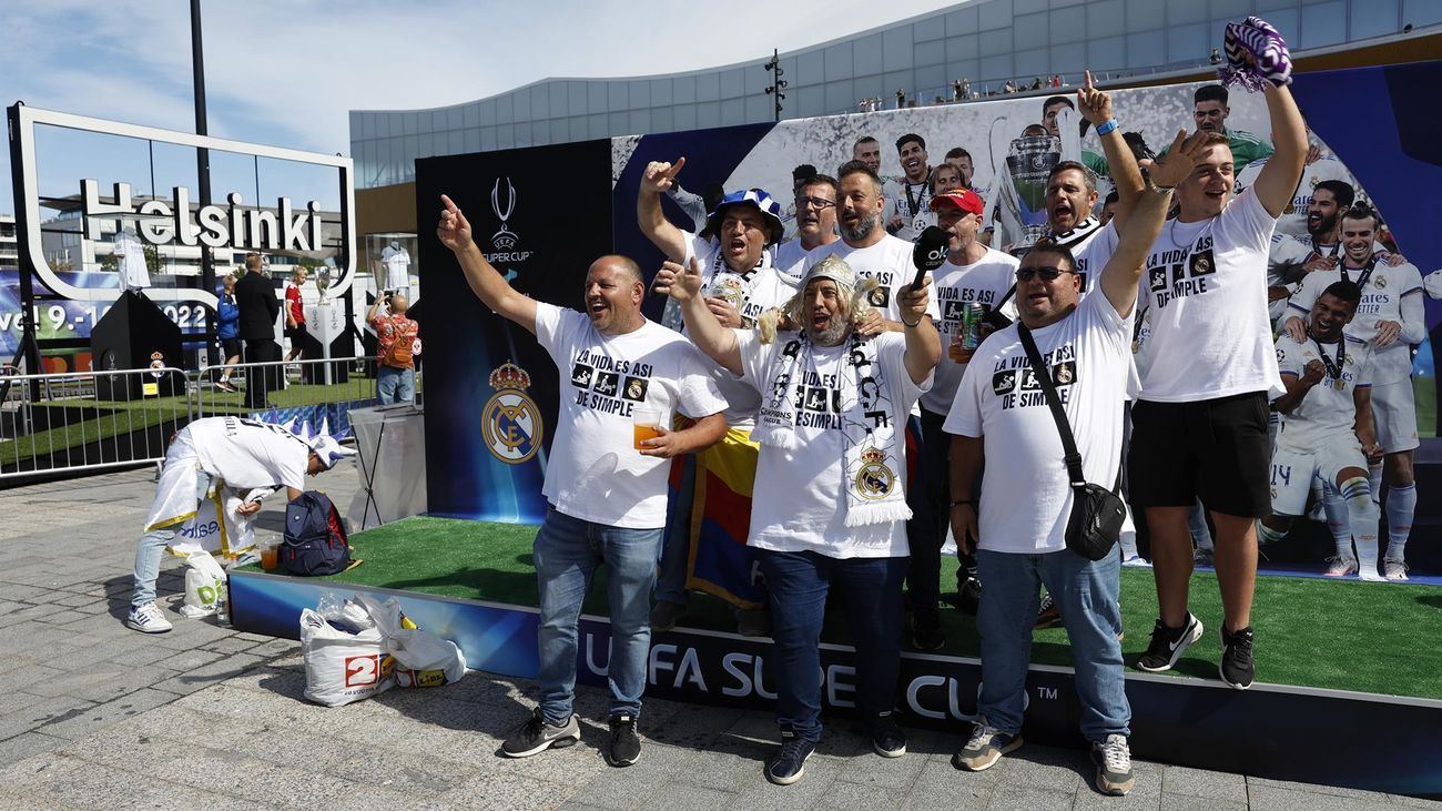 Aficionados del Real Madrid toman las calles de Helsinki