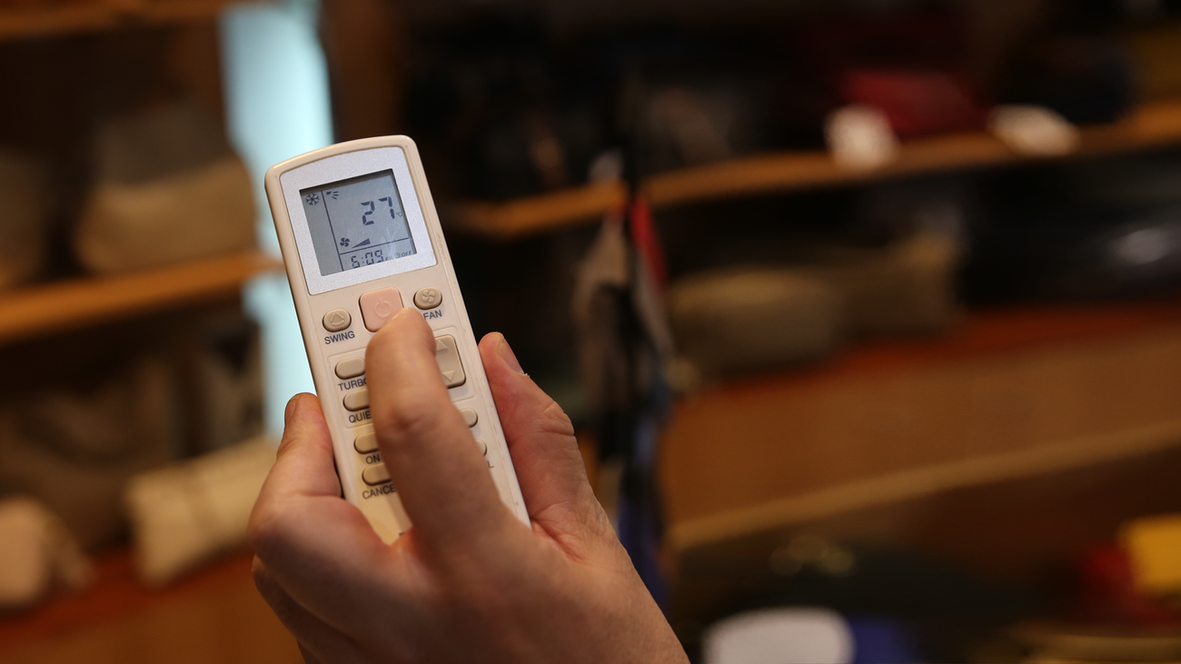 Bares y restaurantes, asfixiados con las medidas del ahorro energético mientras sigue la crítica política