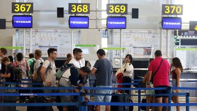 6 vuelos cancelados y 160 retrasos en el tercer día de huelga de Ryanair