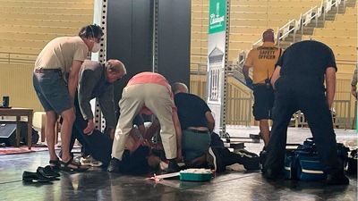 Salman Rushdie, apuñalado sobre el escenario durante un acto en Nueva York