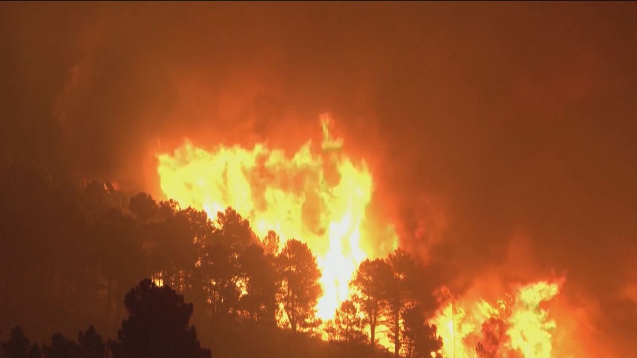 Los incendios sacuden Europa: combatir las llamas es muy difícil por el calor extremo y la sequía