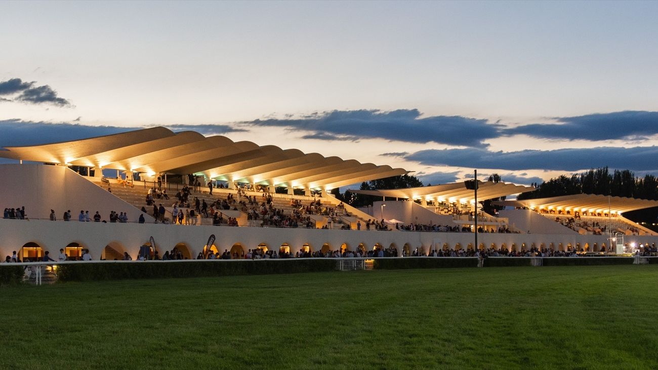 El Hipódromo de la Zarzuela despide sus carreras nocturnas con un balance positivo