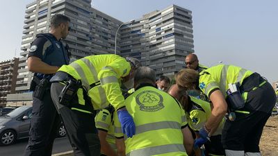 Herido un motorista tras chocar con un VTC y salir despedido en Santa María de la Cabeza
