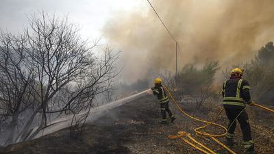 El incendio de la Vall d'Ebo arrasa 6.500 hectáreas y se valoran nuevos desalojos