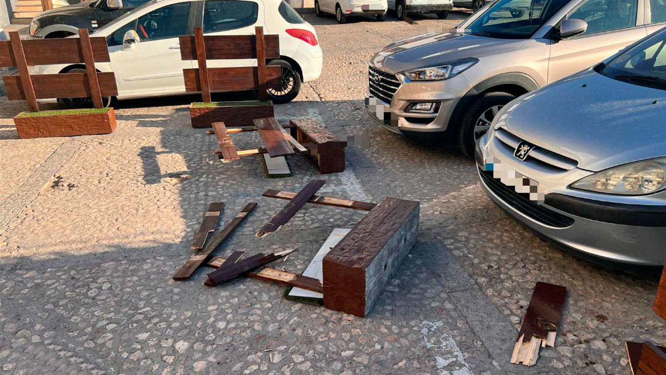 Detenido por golpear y destrozar los muebles de una terraza en Valdemoro