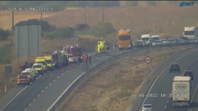 Un accidente con tres heridos provoca el corte de la A-5 y un gran atasco en la entrada a Madrid