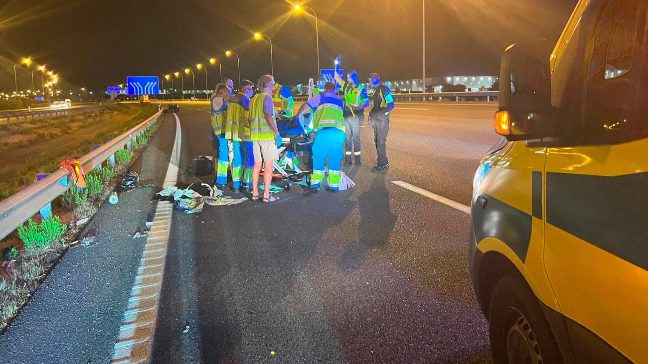 Accidente de moto en la M-50: Una joven en estado crítico tras estamparse contra el quitamiedos de la autovía