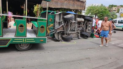11 heridos al volcar un tren turístico en Cala d'Or, en Mallorca