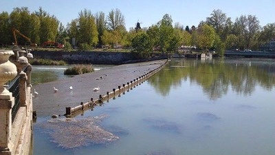 Trece días con el garaje inundado de aguas fecales en Aranjuez