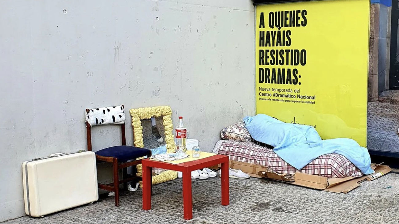 Historias mínimas en Madrid: cuando las fotos reflejan un instante con ironía y crítica social