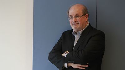 El autor del ataque a Rushdie se declara no culpable y seguirá en prisión