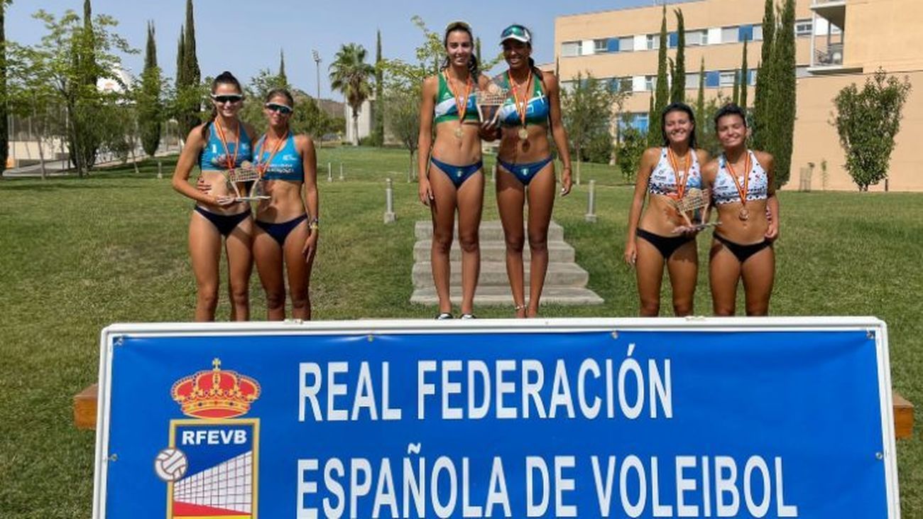 Podio del campeonato de España sub'21 de vóley playa