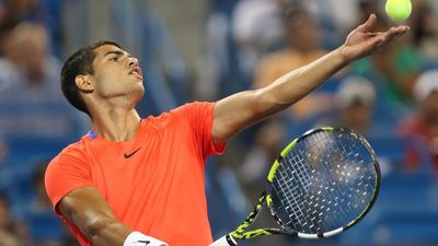 Alcaraz avanza hasta los cuartos de Cincinnati tras vencer a Cilic