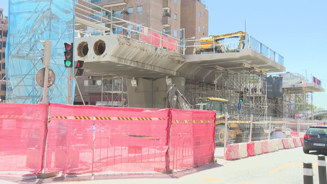 Desmontada la mayor parte del puente de Pedro Bosch que unía Arganzuela y Retiro