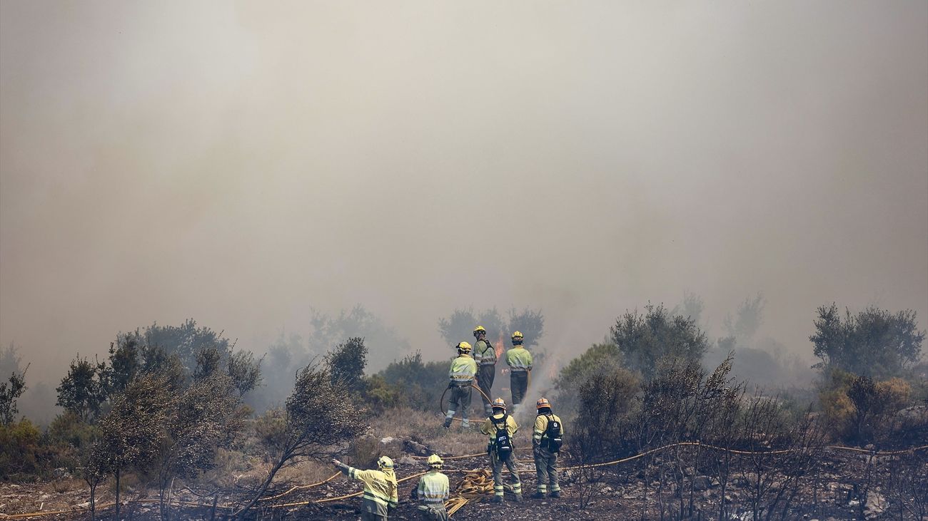 El incendio de Bejís afronta unas horas muy críticas por vientos erráticos y altas temperaturas que pueden reavivarlo