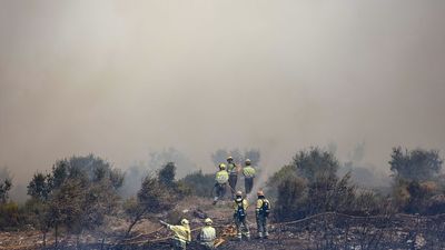El incendio de Bejís afronta unas horas muy críticas por vientos erráticos y altas temperaturas que pueden reavivarlo