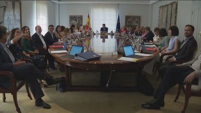 El Gobierno pide, ahora, responsabilidad y dice haber dado "señales inequívocas" de apoyar a la cadena de distribución