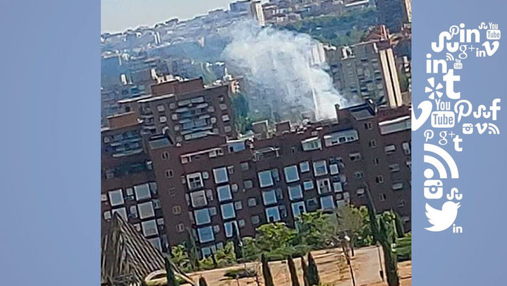 Imagen de Facebook de la columna de humo generada en Latina por culpa de un camión de la basura ardiendo / Facebook Miri Morena