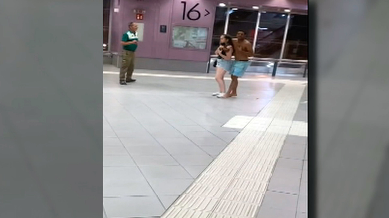 Imágenes en exclusiva: Así retuvo el 'kamikaze' de Plaza Elíptica a una joven en el intercambiador en su huida