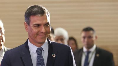 Sánchez, con corbata en Colombia, defiende no usarla: "Gracias a pequeños se logran cambios profundos"