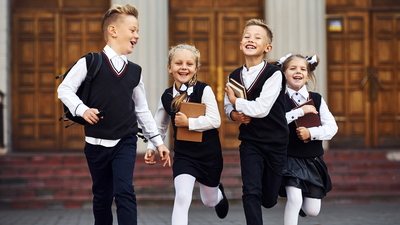 Uniformes de cara a la vuelta al cole a precio de chollo en el Paseo de Extremadura