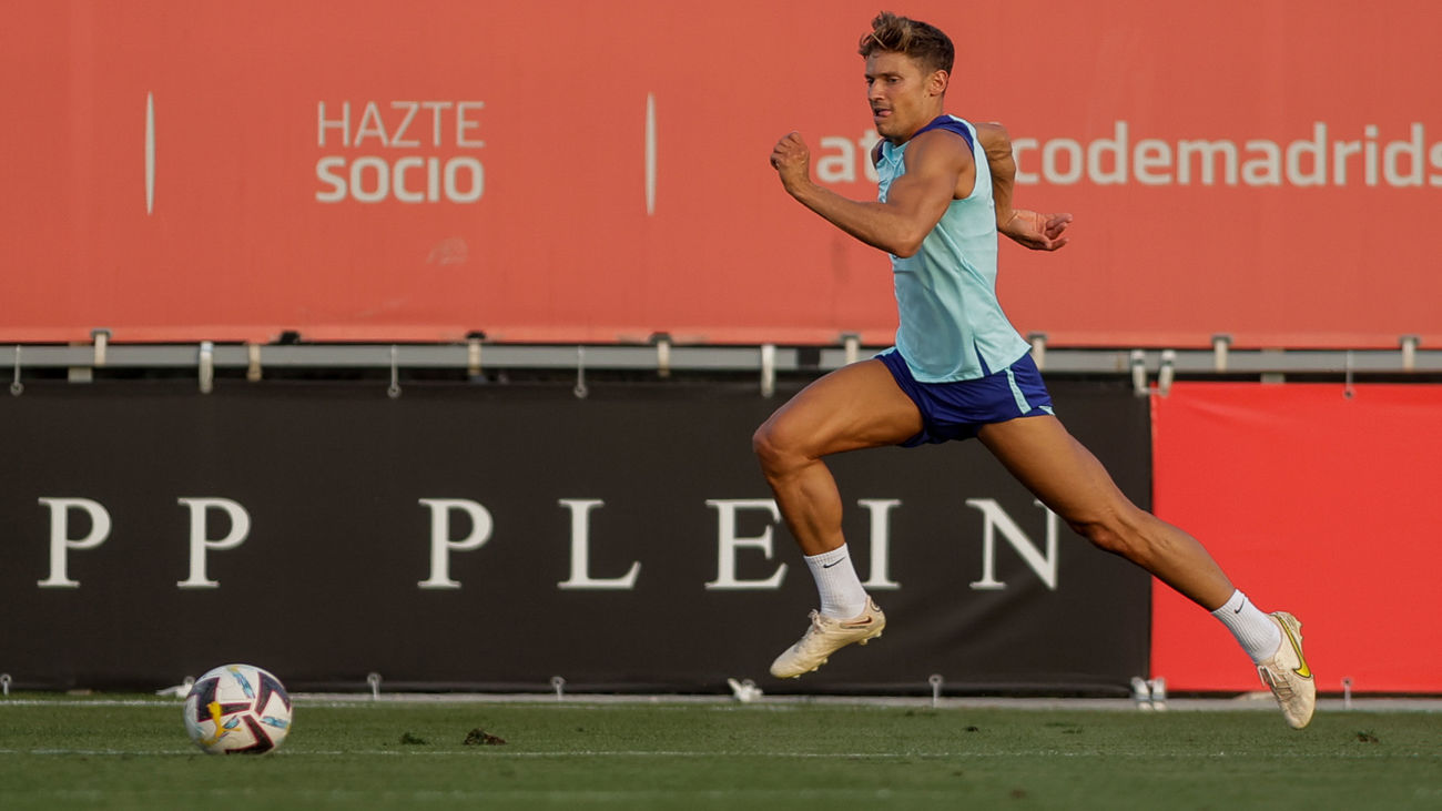 Llorente retrocede al carril derecho en el Atlético para Valencia