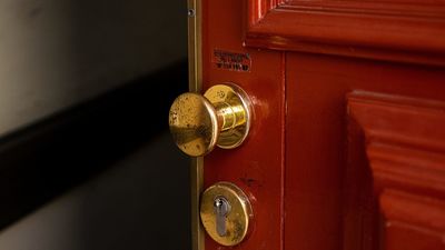 “Después de la okupación nos quedamos con deudas astronómicas”, denuncian los afectados por  'inquiokupación' frente al Congreso