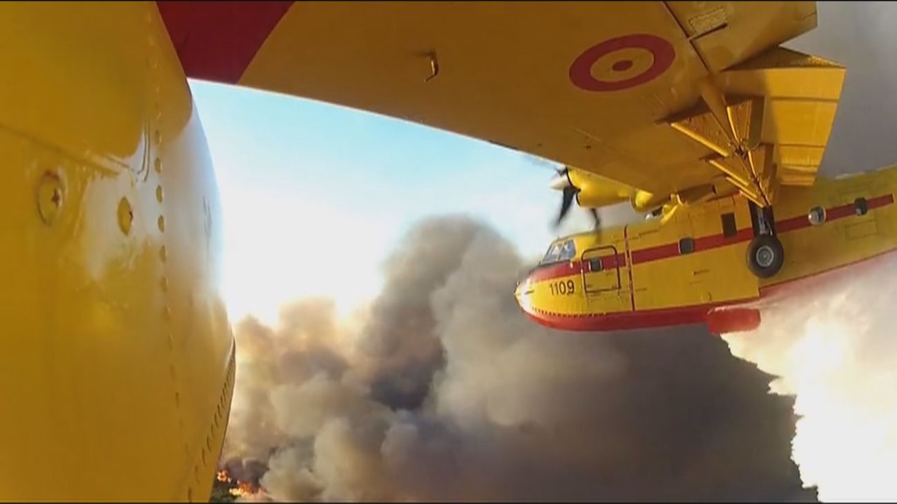 Los pilotos forestales denuncian la medida del Gobierno de aumentar las horas de vuelo