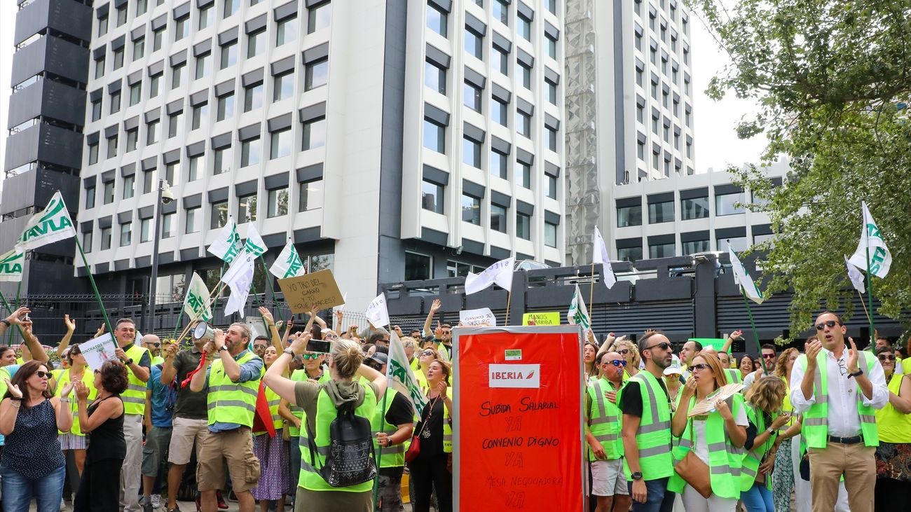 Iberia Express cancela 24 vuelos en Madrid-Barajas para los tres primeros días de huelga de TCP