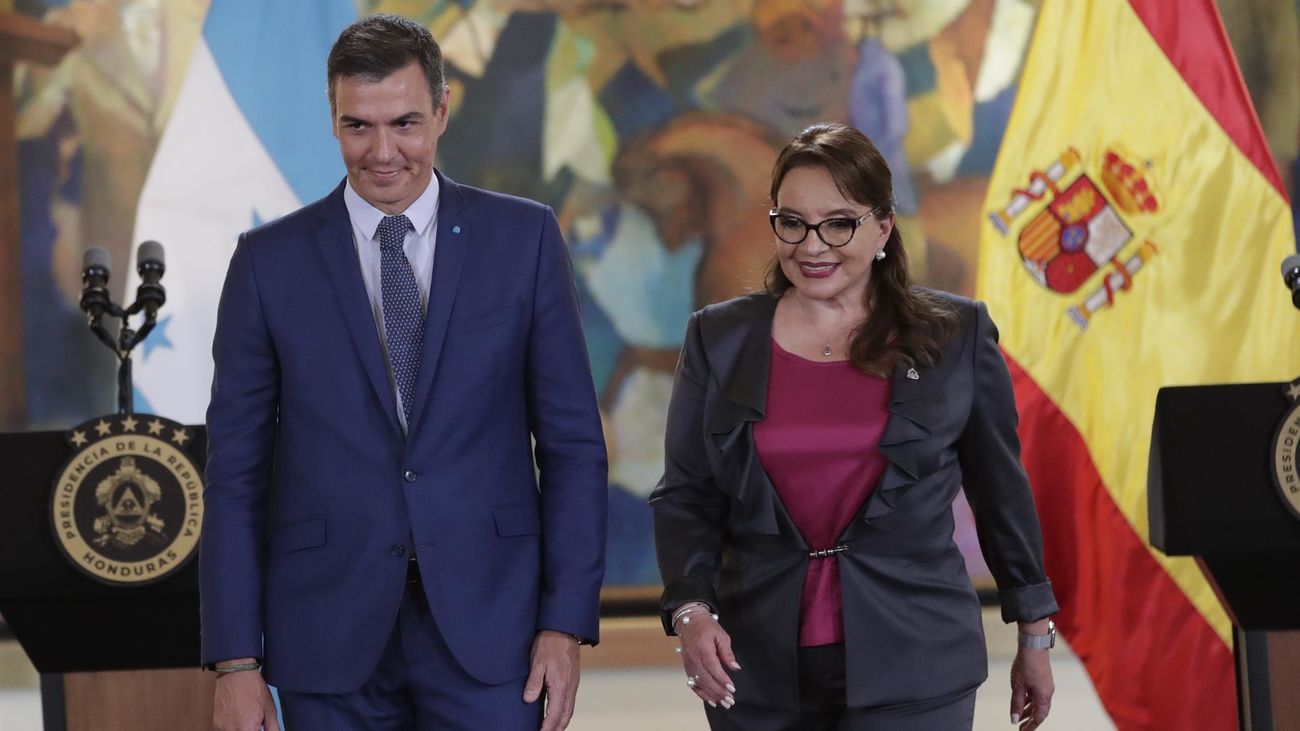 La presidenta de Honduras, Xiomara Castro, y el presidente del Gobierno español, Pedro Sánchez