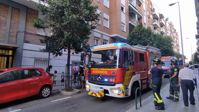 Los bomberos rescatan a un hombre de 70 años tras caerse en su casa en Prosperidad