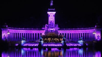 Una grandiosa Carmina Burana despide desde el lago del Retiro los Veranos de la Villa