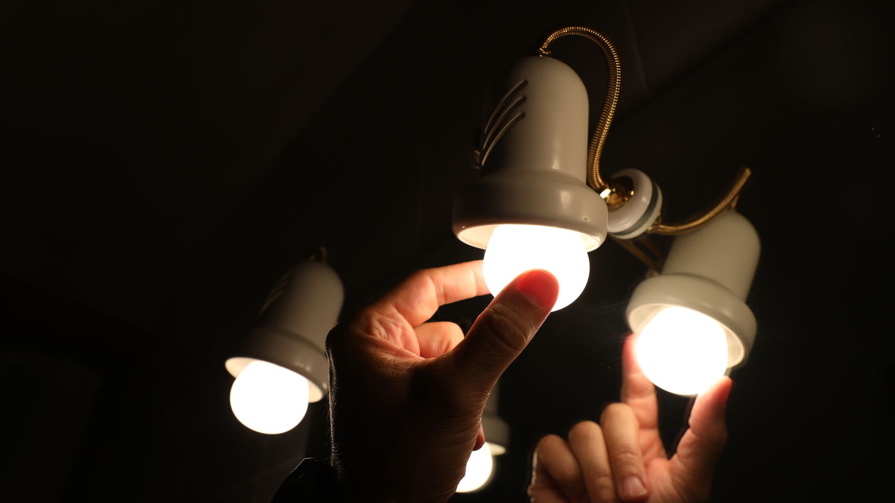 El precio de la luz, con 459,4 euros/MWh, alcanzará este martes su tercer máximo histórico