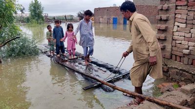 Mueren 350 niños en las inundaciones de Pakistán, según Save the Children
