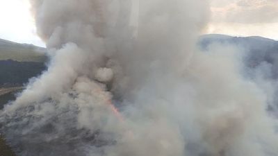 El incendio en el campo de tiro del Teleno se extiende ya fuera del polígono militar
