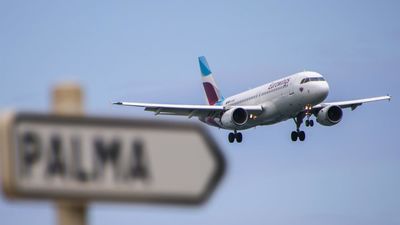 En libertad los 22 migrantes del avión patera de Palma por la reforma de la sedición