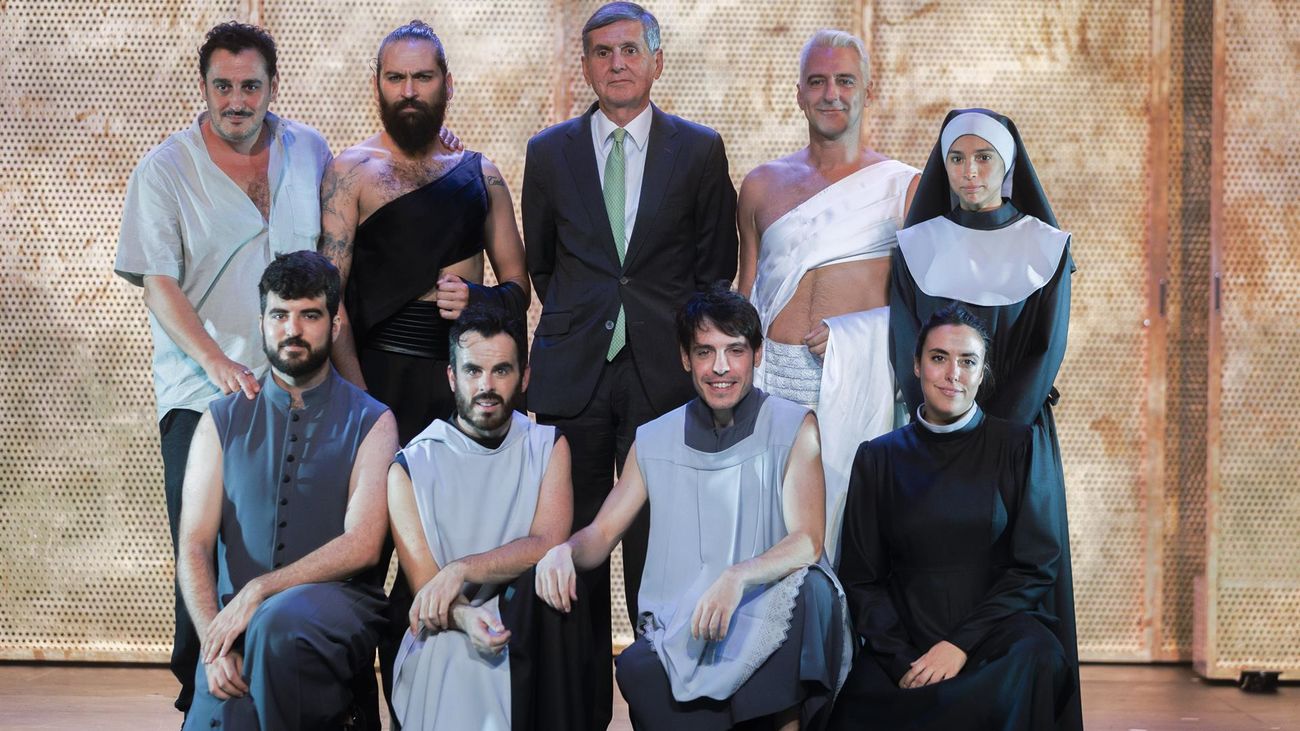 El presidente del Tribunal Constitucional presenta  su obra de teatro 'Jubileo',  el duelo dialéctico de Dios y el Diablo