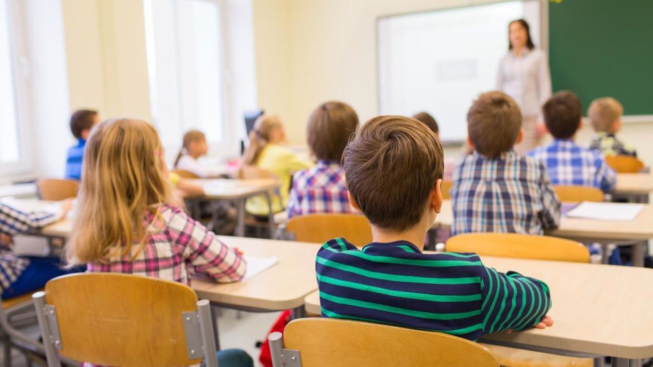 Ayuso anuncia la contratación de 1.266 profesores más para el nuevo curso académico