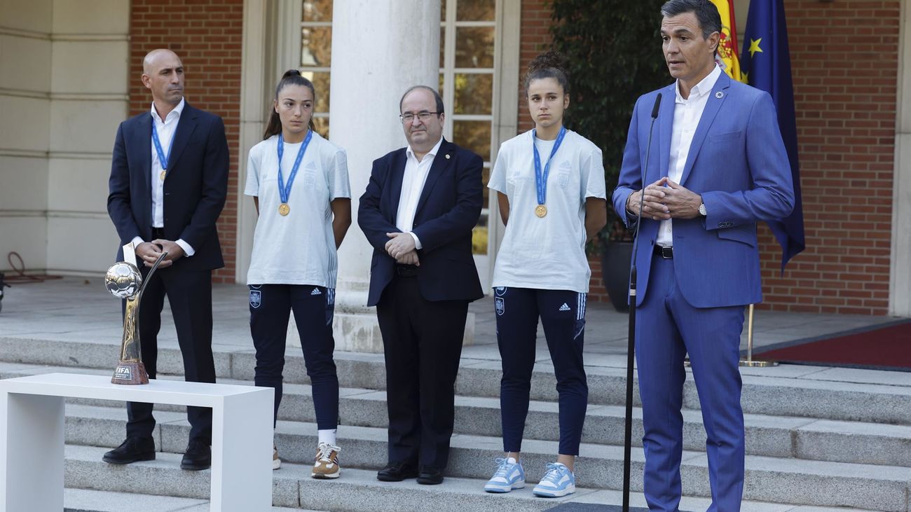 Pedro Sánchez recibe en la Moncloa a la Selección Española Femenina de Fútbol Sub'20 tras ganar el Mundial