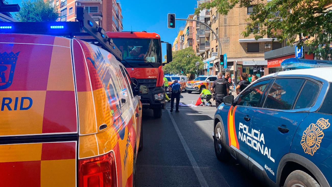 Una mujer de 70 años grave tras ser atropellada por un camión en un paso de peatones de Carabanchel