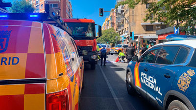 Una mujer de 70 años grave tras ser atropellada por un camión en un paso de peatones de Carabanchel