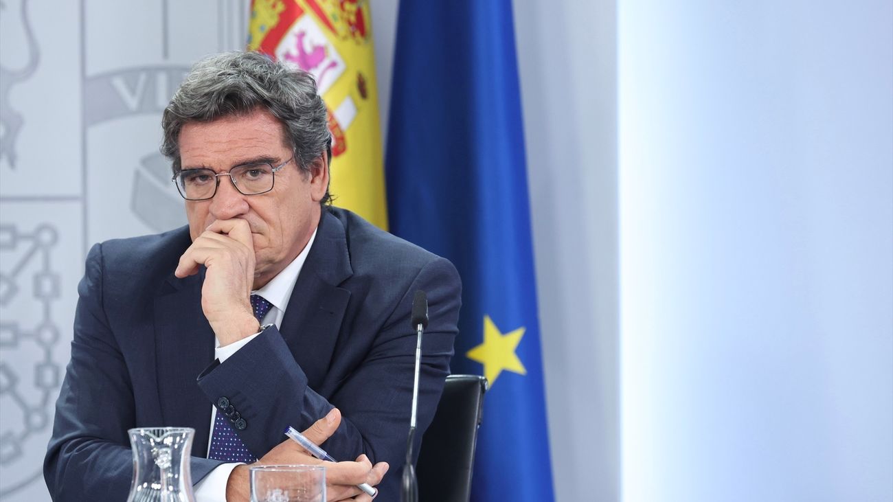 Escrivá anuncia su intención de negociar con los agentes sociales las nuevas cotizaciones sociales