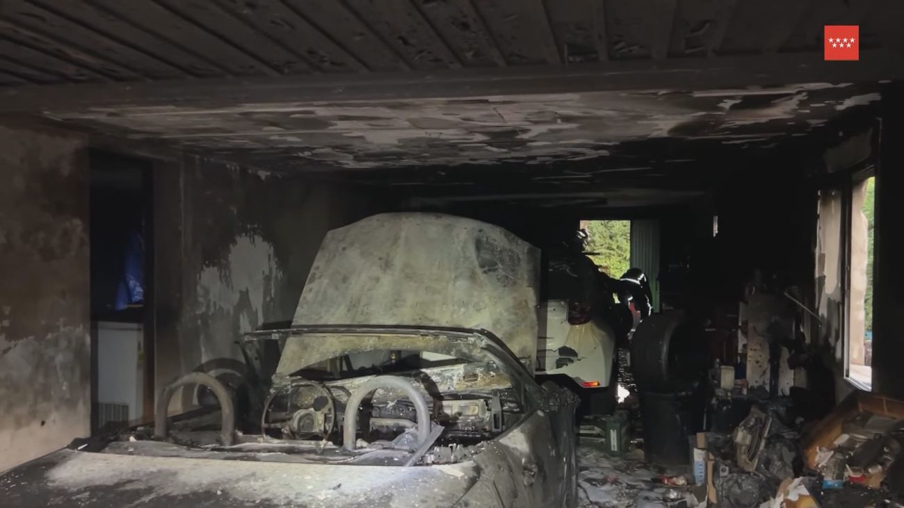 Un hombre intoxicado leve tras arder la planta baja de su chalet en Valdemorillo