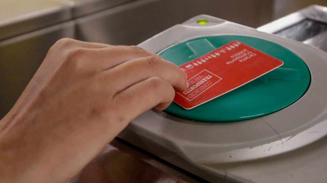 El PSOE pide a Ayuso la reducción del 50% del precio del Metrobus de 10 viajes