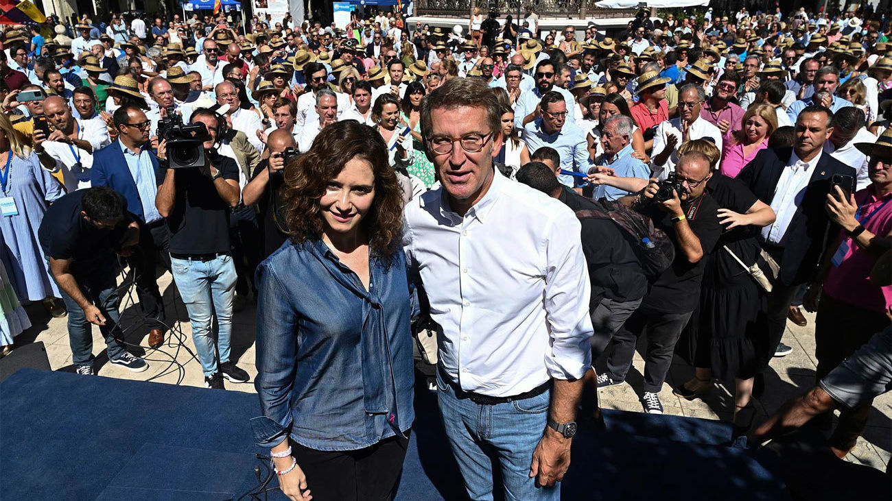 Feijóo elogia a Ayuso y acusa a Sáchez de pretender dividirlos: "Los dos ponemos muy nerviosos al Gobierno"