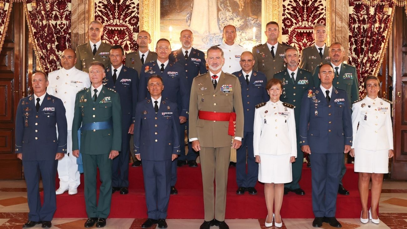 Felipe VI retoma su actividad con la recepción a un grupo de oficiales de todas las Armas