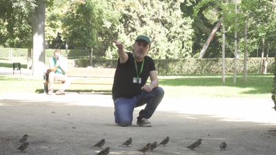 Conocemos al 'Guardián del Retiro', el fotógrafo oficial del parque