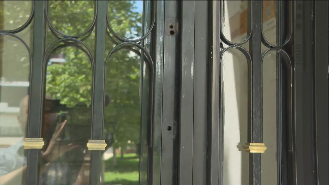 El misterioso robo de los pomos de latón llega a Valdezarza